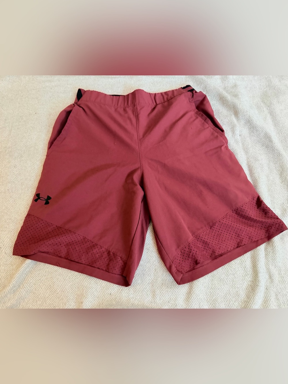 Under Armour Men's Athletic Shorts Size S Red Wear Small Workout Gear Gym